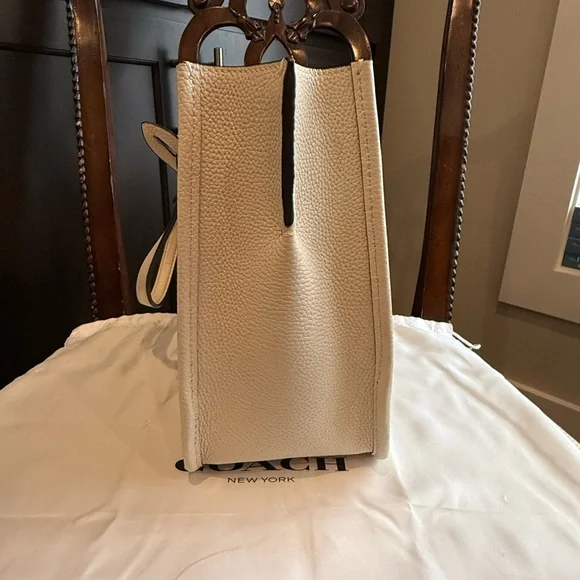 Coach Tyler Carryall 28 Bag - Picture 6 of 14